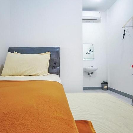 Shekinah Homestay & Cafe Waikabubak Mitra Reddoorz Exterior photo