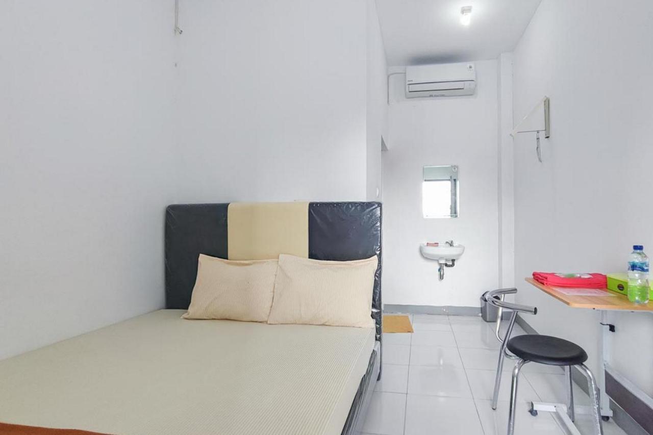 Shekinah Homestay & Cafe Waikabubak Mitra Reddoorz Exterior photo