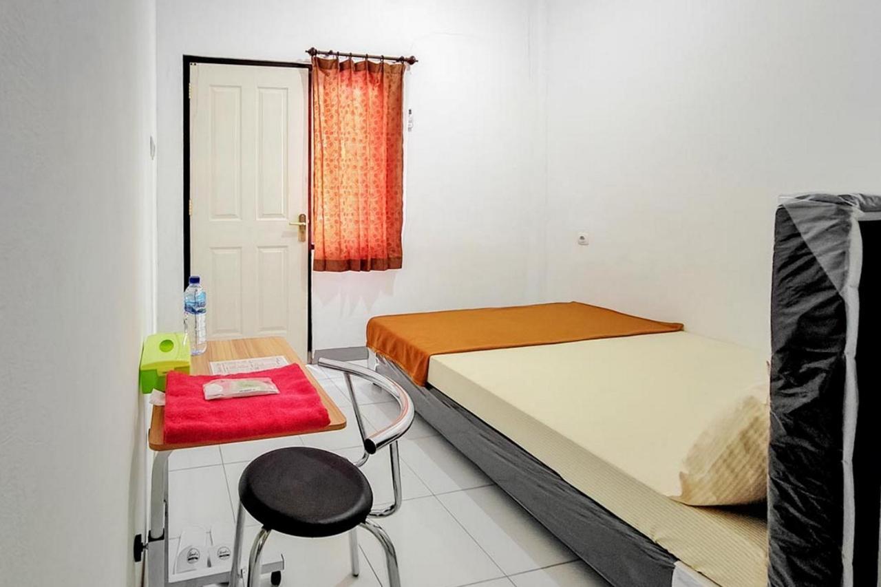 Shekinah Homestay & Cafe Waikabubak Mitra Reddoorz Exterior photo